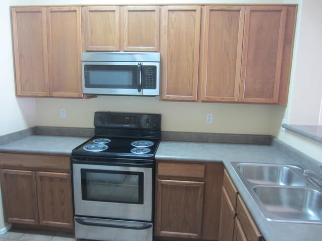 Building Photo - This 3 Bed. 2 Ba. Home Near the U of A, Downtown & I-10 Will Be Available Around April 1st