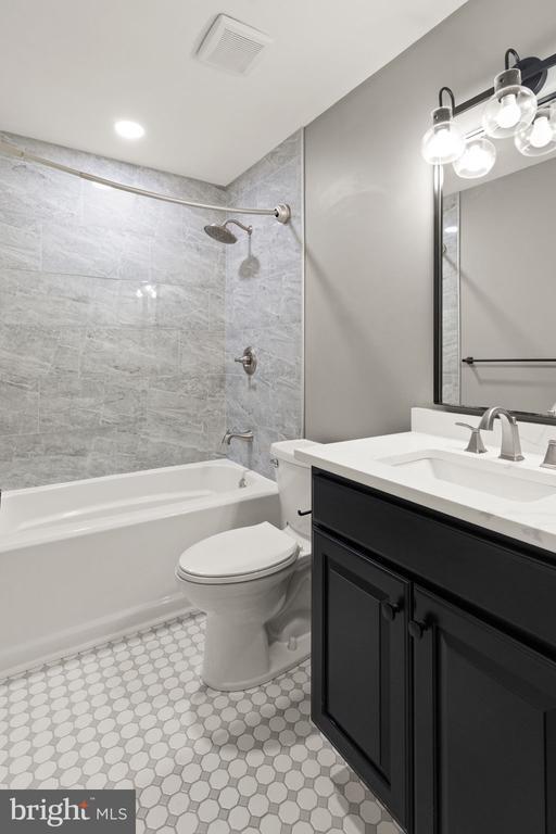 Building Photo - 3400 Tulleys Pointe Ct