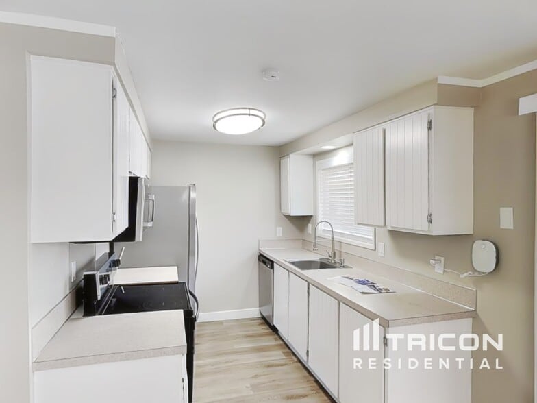 Building Photo - 13806 NE 49th St