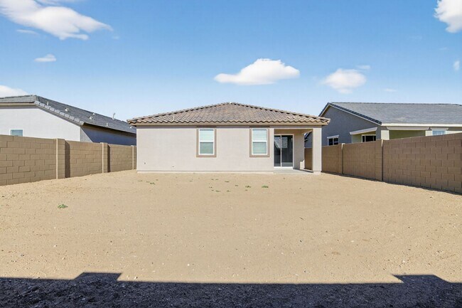 Building Photo - Modern 3BR Living with Resort-Style Amenities in Magma Vista Ranch