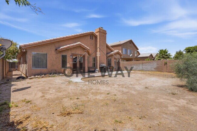 Building Photo - 4622 E Summerhaven Dr