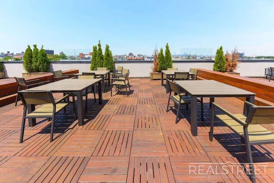 Building Photo - Luxury 2 BR in Bushwick with Roof Deck!