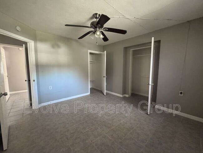 Building Photo - 710 N Grove St