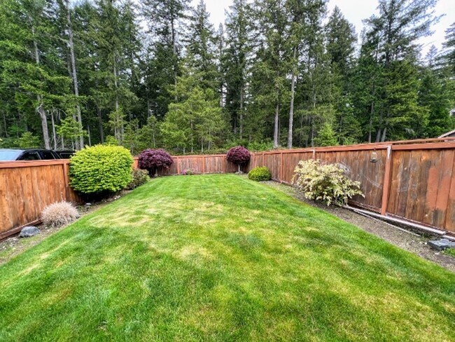 Building Photo - Pet Friendly 3 Bedroom in Campus Glen Neighborhood