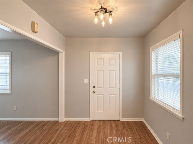Building Photo - 664 S Eremland Dr