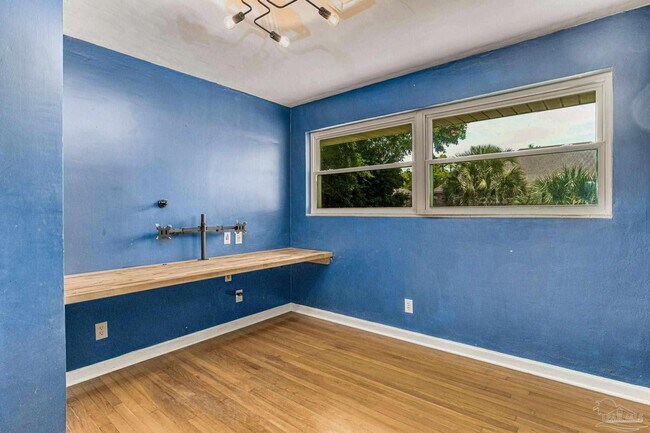 Building Photo - 2033 E Bobe St