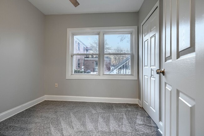 Building Photo - 4012 Fernhill Ave