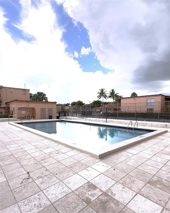 Building Photo - 7121 Miami Lakes Dr