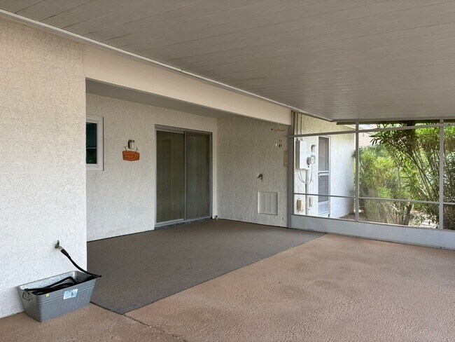 Building Photo - 20018 N Lakeforest Dr