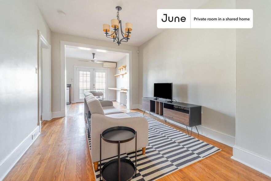 Building Photo - Room in Shared 2 bed/1 bath home in Columbia Heights