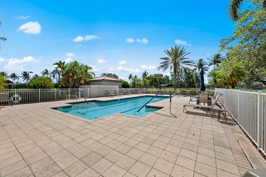 Building Photo - 4748 San Carlo Ct