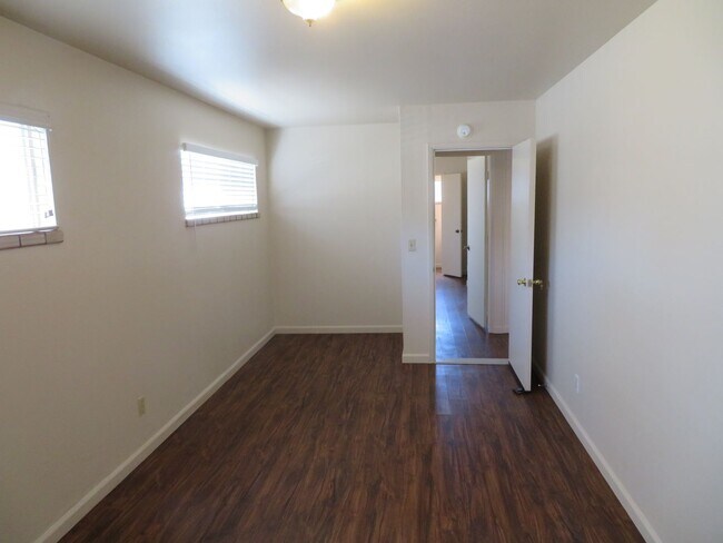 Building Photo - 2 plus bed, 1.5 bath, close to Seabright b...