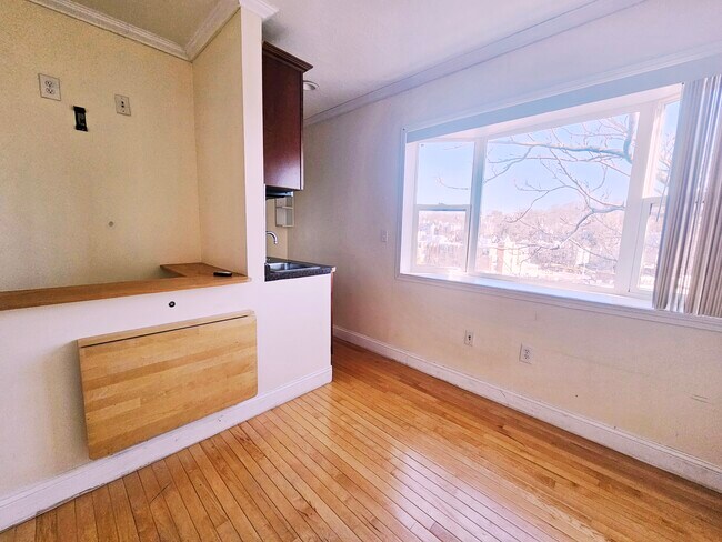 Building Photo - 195 Winthrop Rd