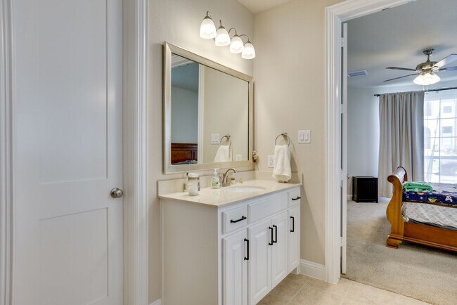 Building Photo - 12718 Mdw Gln Trl