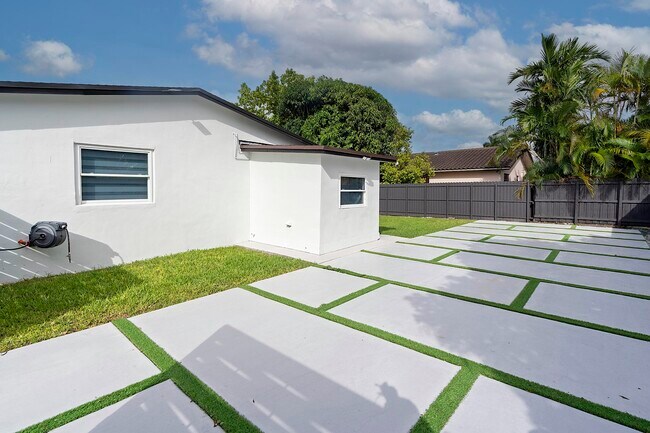 Building Photo - 2835 SW 103rd Ct