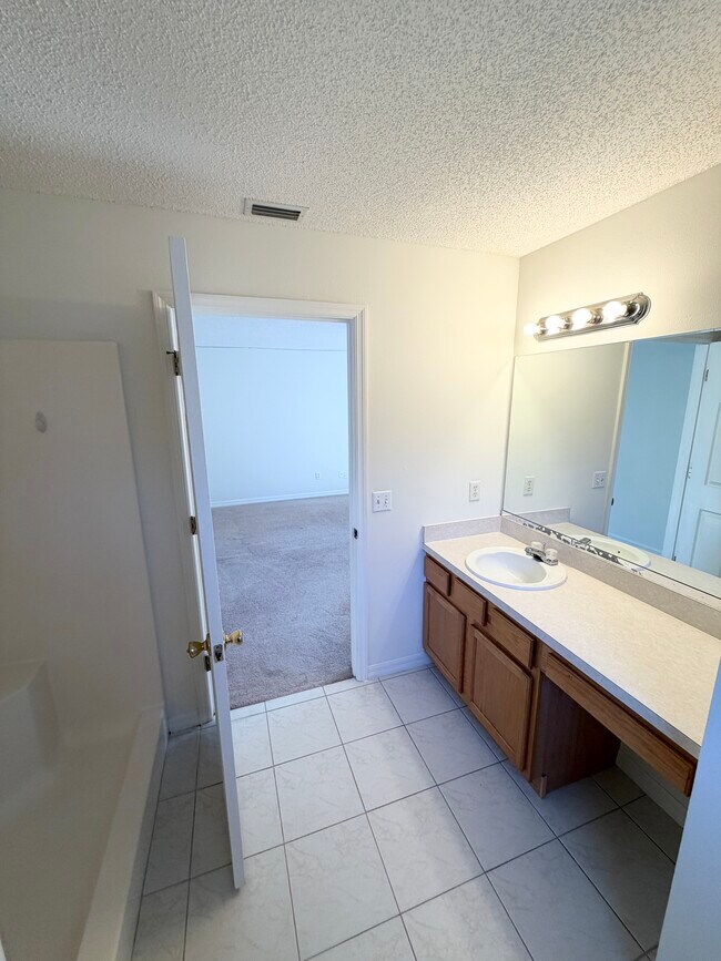 Building Photo - 120 Foxhall Ln