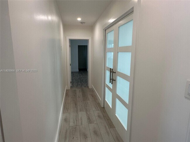 Building Photo - 28 SE 4th St