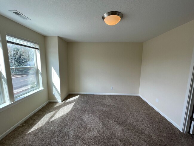 Building Photo - 569