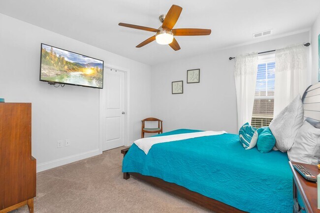 Building Photo - 1399 Berkshire Ave