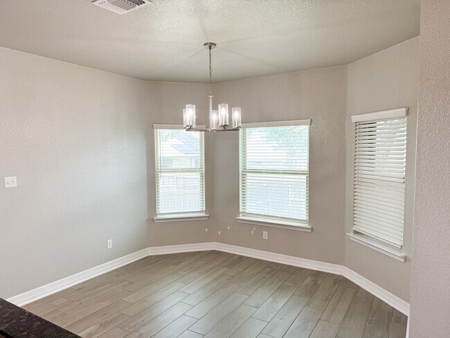 Building Photo - 9005 Grand Oaks Ln