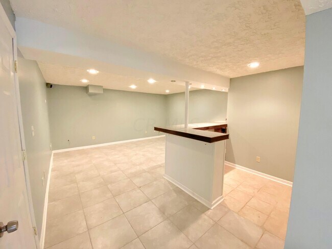 Building Photo - 129 Sapphire Ice Dr