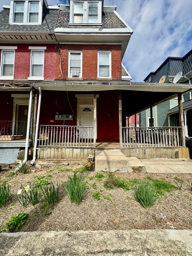 Building Photo - 325 W Earlham Ter