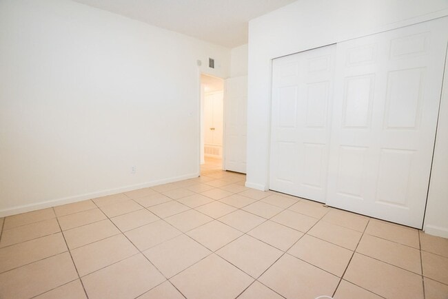 Building Photo - 3 Bedroom, 2 Bath Home, 1 Car Garage, Large Fenced Yard!