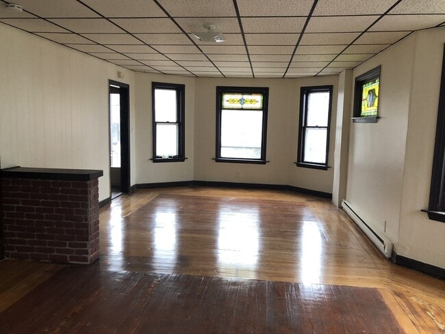 Building Photo - 150 Forest St