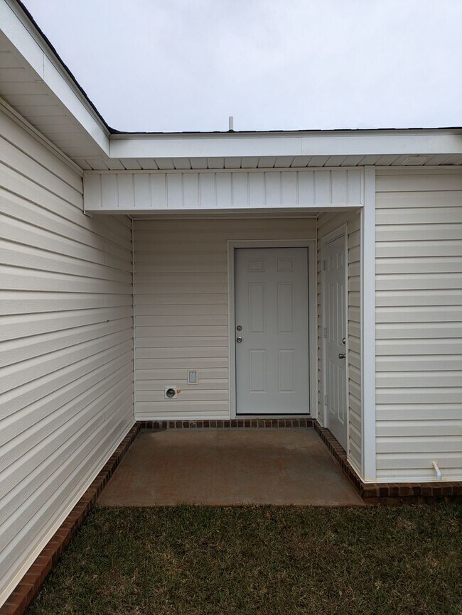 Building Photo - 210 Charleston Dr