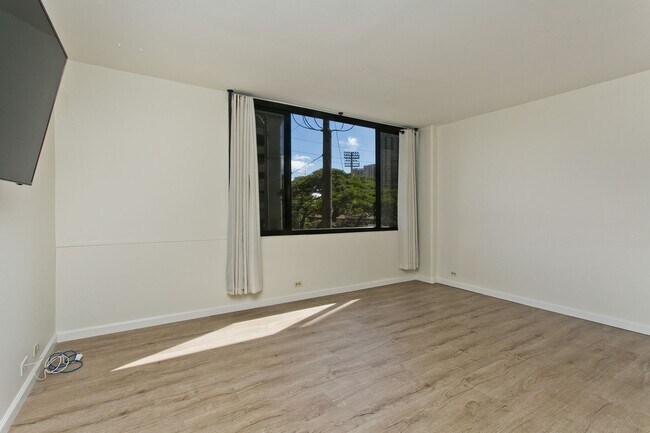 Building Photo - 2232 Kapiolani Blvd
