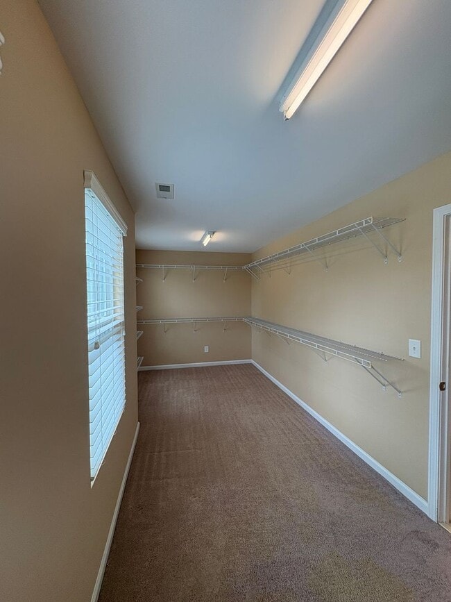 Building Photo - Gorgeous Sanford Home with Fenced Yard
