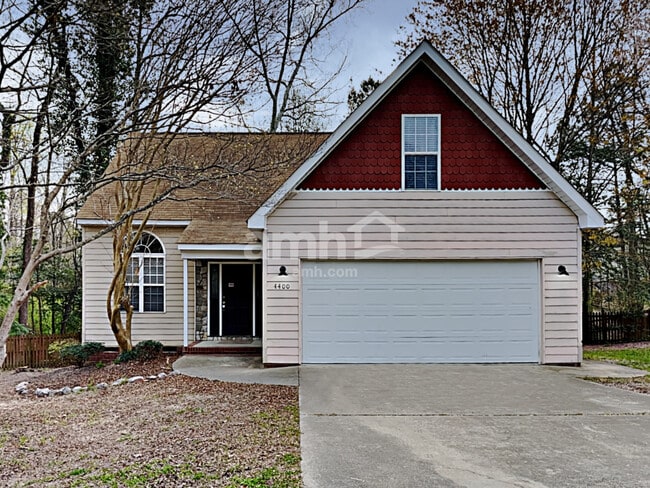 Primary Photo - 4400 Oakshyre Way