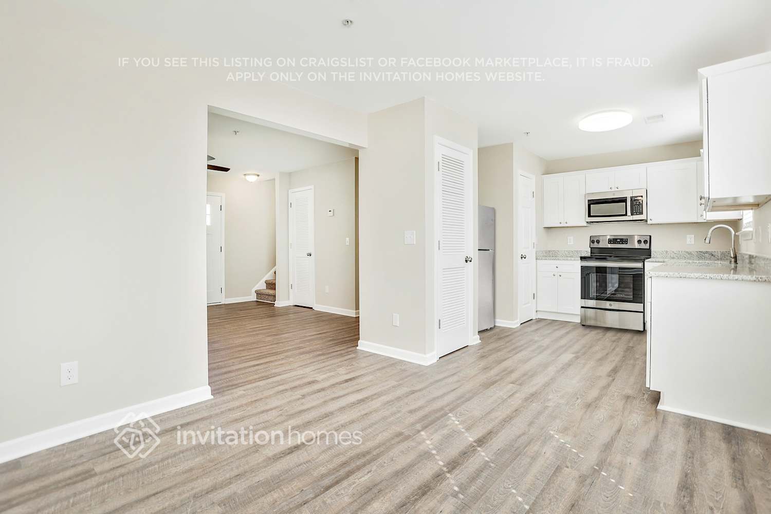 Building Photo - 371 Coral Cir