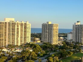 Building Photo - 3625 N Country Club Dr