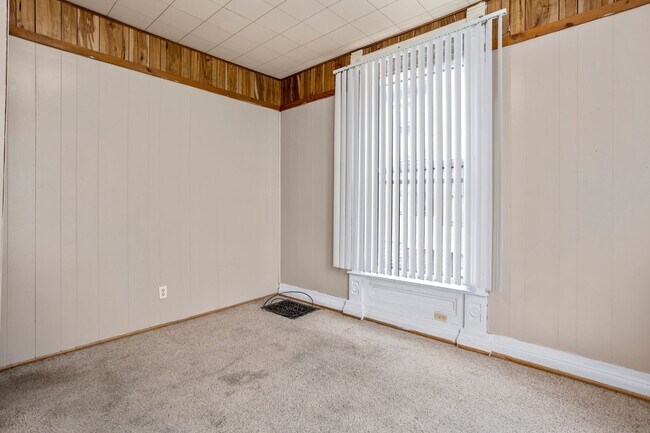 Building Photo - 117 W. Division Street