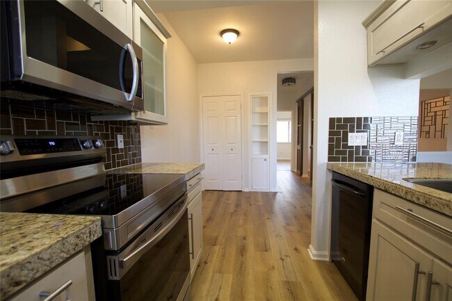 Building Photo - 3840 Far W Blvd