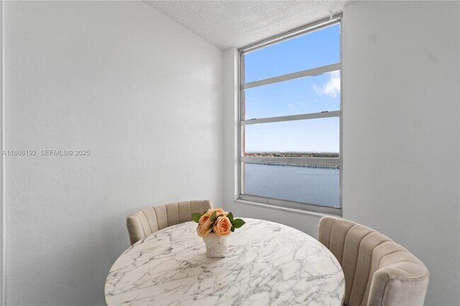 Building Photo - 1351 NE Miami Gardens Dr