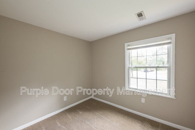 Building Photo - 2369 Brenda Dr SE