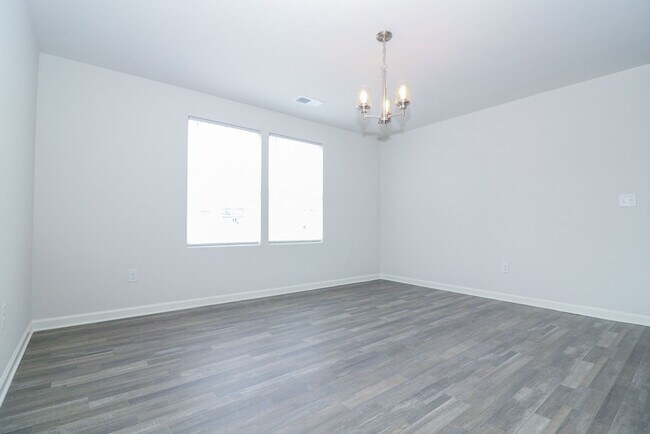 Building Photo - 132 Elegance Wy