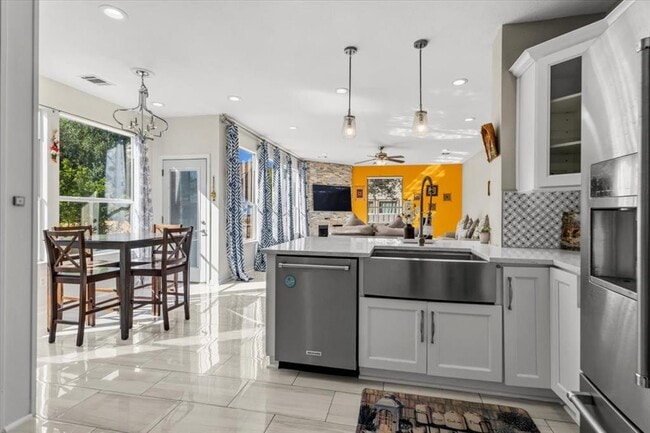 Building Photo - 8503 Delavan Ave