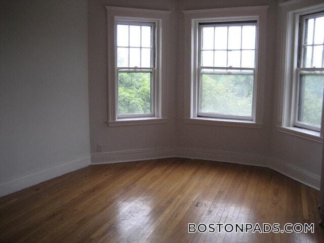 Building Photo - 137 Park Dr