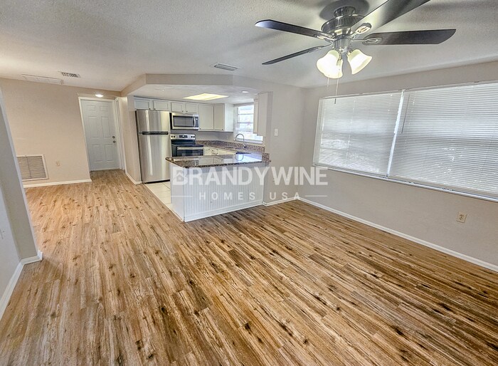 Building Photo - 7815 Treasure Pointe Dr