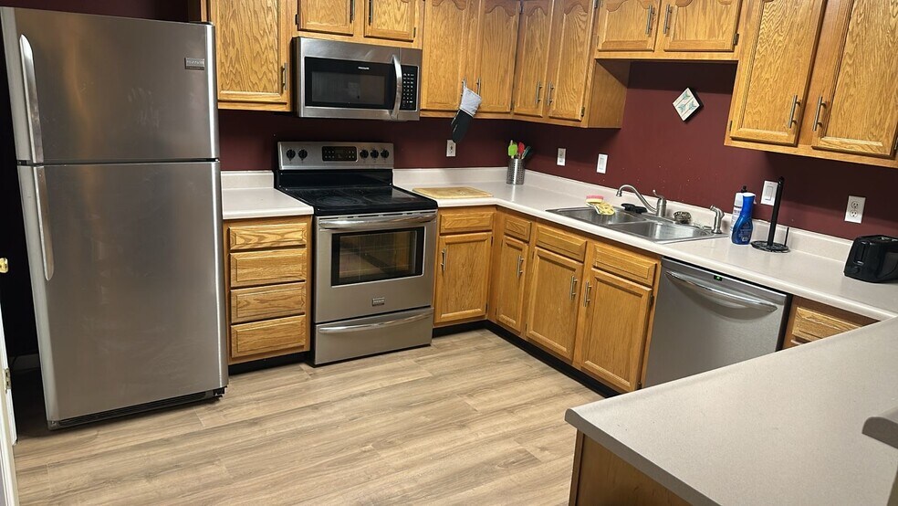 Building Photo - 4642 Court Yard Dr