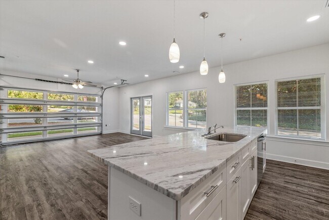 Building Photo - 1720 Airport Dr