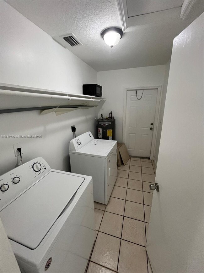 Building Photo - 2817 SW 39th Ave