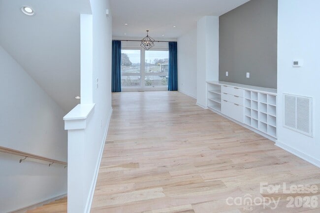 Building Photo - 2737 Shenandoah Ave