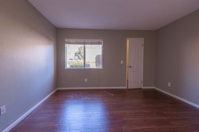 Building Photo - 7130 Shoreline Dr