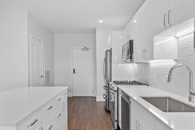 Building Photo - 205 Maverick St