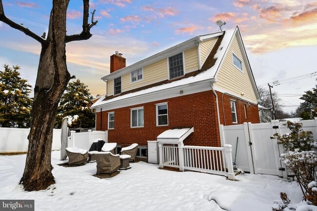 Building Photo - 854 N Liberty St