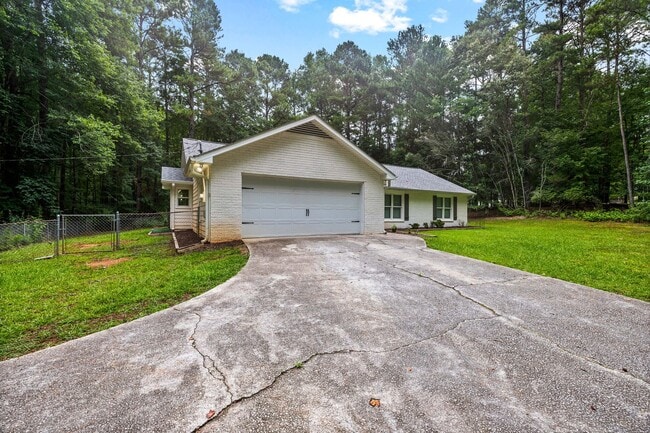 Building Photo - Updated 3BR Home on 1.36 Acres in Whitewater School District